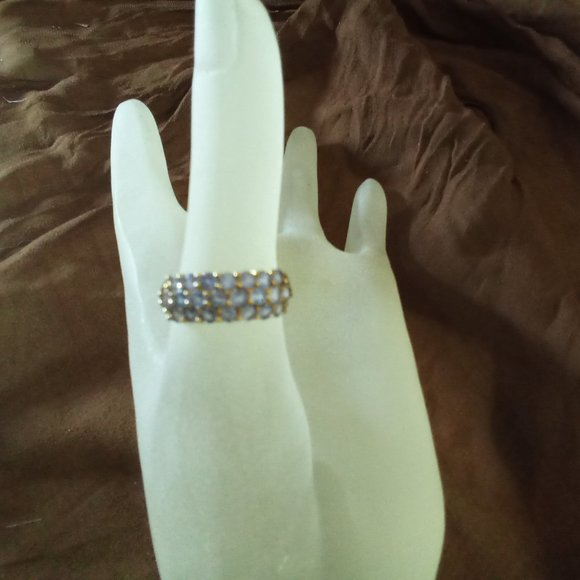 Tanzanite & 10k yellow gold setting. Sz 7. - Picture 3 of 3